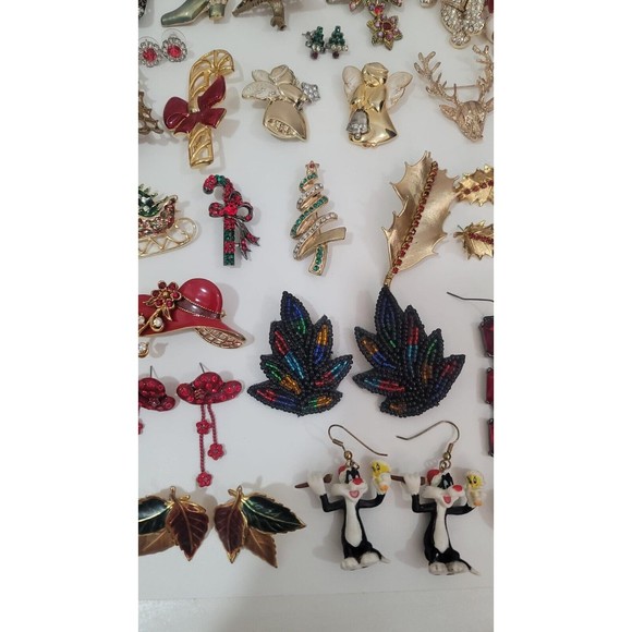 Lot Christmas of Jewelry 40 pc Bracelet Brooch Ring Earrings - Picture 7 of 9